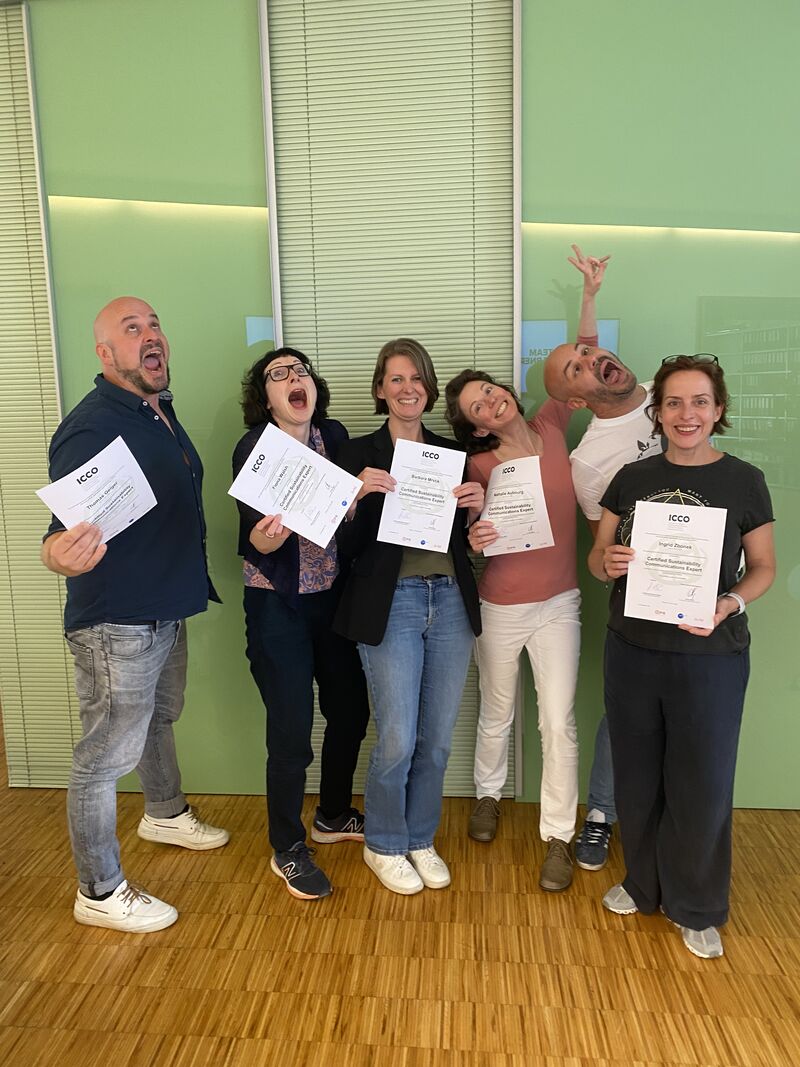 First English-language PR course completed